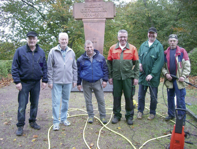 2014 spd linsengericht reinigungsaktion kriegerdenkmal