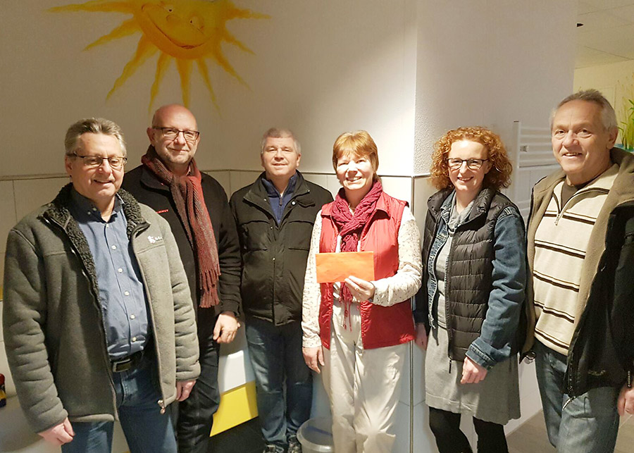 Spende an kita „die brunnenkinder“: Thomas Arnold, Michael Bollmann, Hubert Faust, Regina Stock, Astrid Rost, Horst Ungermann