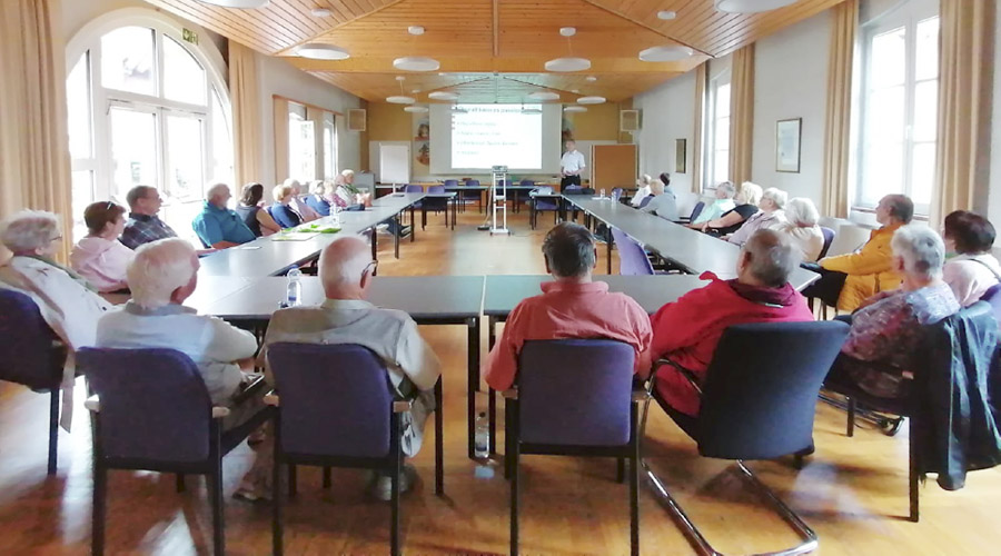 Auf Einladung der Linsengerichter AG 60 plus referierte Kriminalhauptkommissar Joachim Göhlert in Altenhaßlau zum Thema „Enkeltrick“ & Co. 2023 polizeivortrag enkeltrick