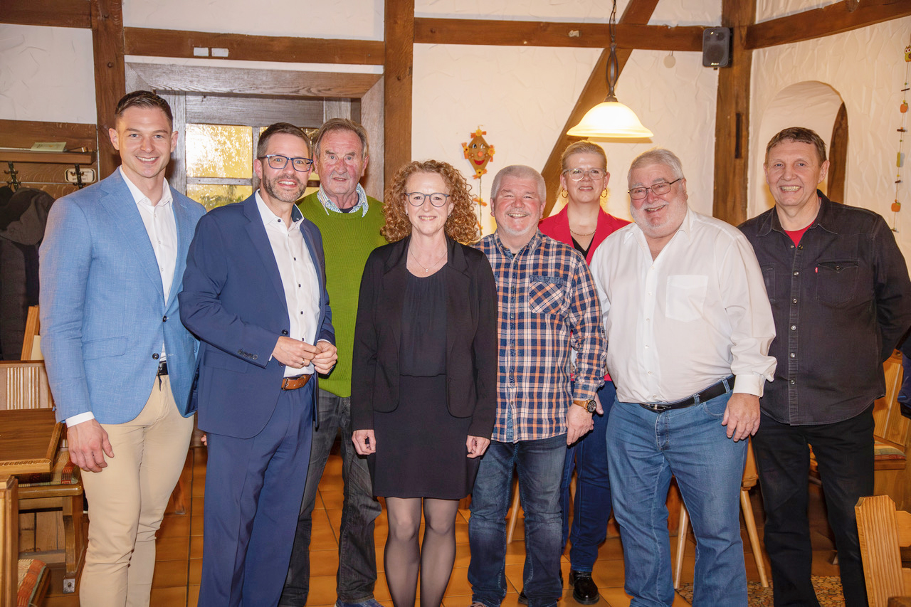 Landtagsabgeordneter Maximilian Ziegler, Landrat Thorsten Stolz, Bernd Becker, Bürgermeisterkandidatin Astrid Rost, Hubert Faust, Vorsitzende Karin Eichhorn, Hans Jürgen Wolfenstädter und 2. Vorsitzender Bernd Klippel (von links). Landtagsabgeordneter Maximilian Ziegler, Landrat Thorsten Stolz, Bernd Becker, Bürgermeisterkandidatin Astrid Rost, Hubert Faust, Vorsitzende Karin Eichhorn, Hans Jürgen Wolfenstädter und 2. Vorsitzender Bernd Klippel (von links).