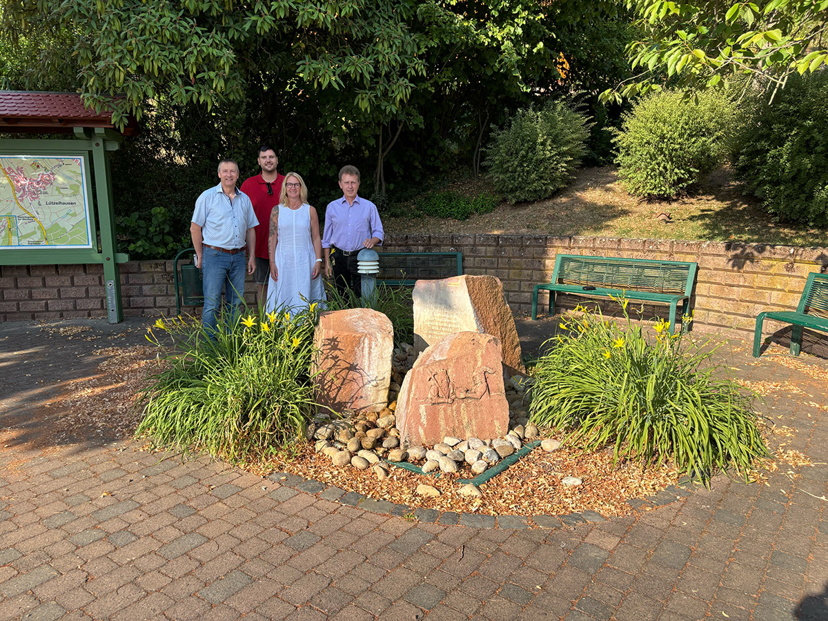 Gunther Schilling, Fabian Foucar, Annette Fehlhauer und Erhard Hartmann suchen Schatten in Lützelhausen 2026 hitzeschutz in linsengericht